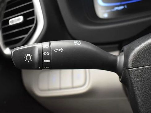 Used 2025 Hyundai Venue SEL FWD image 26