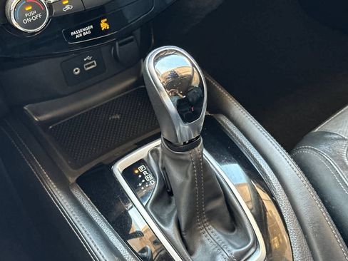 Used 2018 Nissan Rogue SL FWD image 22