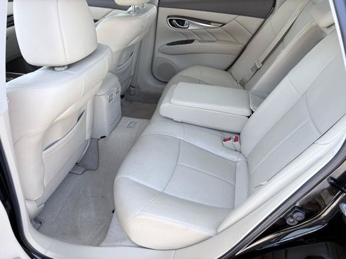 Used 2011 INFINITI M37 w/ Premium Pkg RWD image 20