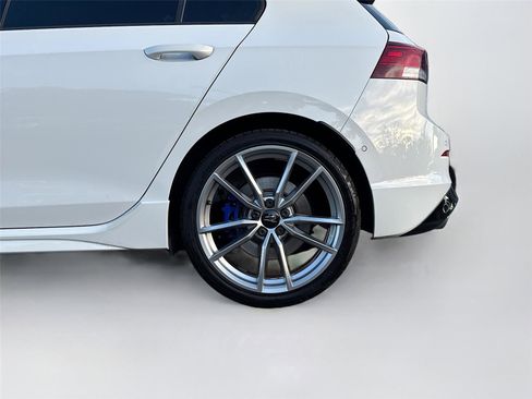 Used 2024 Volkswagen Golf R image 30