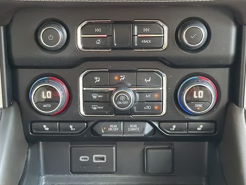 Used 2024 Chevrolet Tahoe LT w/ LT Signature Package RWD image 6