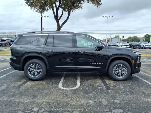 New 2026 Chevrolet Traverse LT w/ Driver Confidence Package image 5