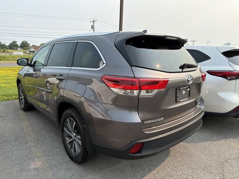 Certified 2018 Toyota Highlander XLE AWD/4WD image 5