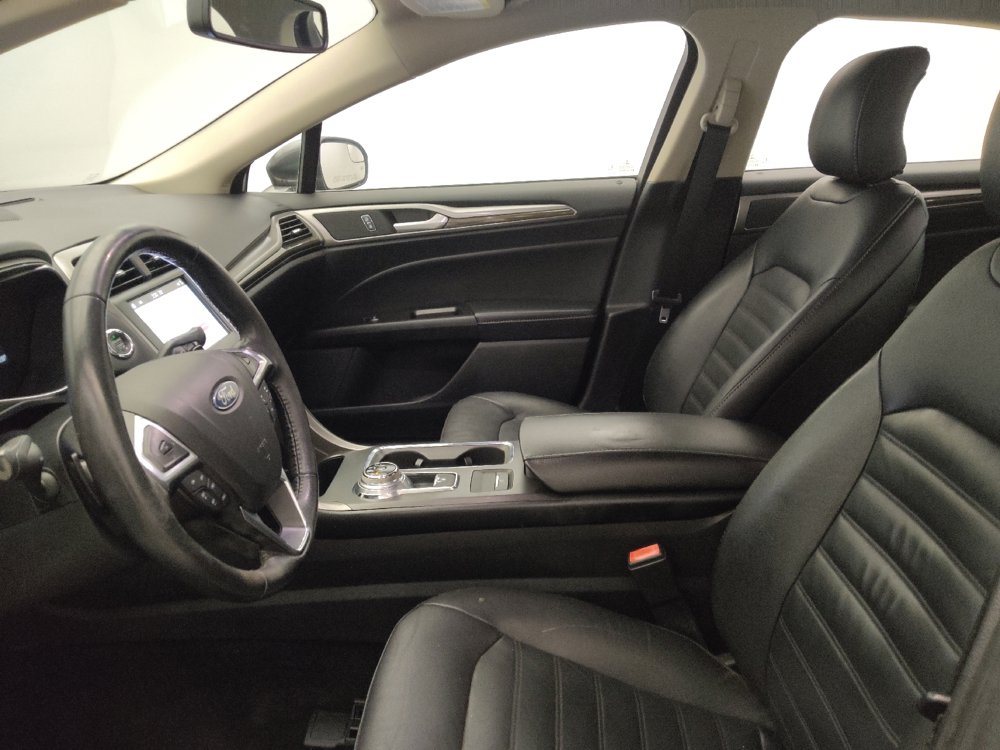 Used 2018 Ford Fusion SE w/ Fusion SE Technology Package FWD image 17