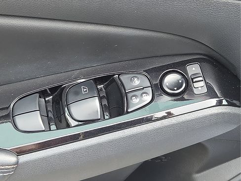 Used 2024 Nissan Altima 2.5 SR w/ SR Premium Package FWD image 15
