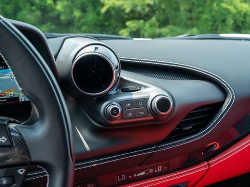 Used 2022 Ferrari F8 Tributo RWD image 38