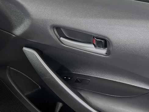 Used 2021 Toyota Corolla SE image 32