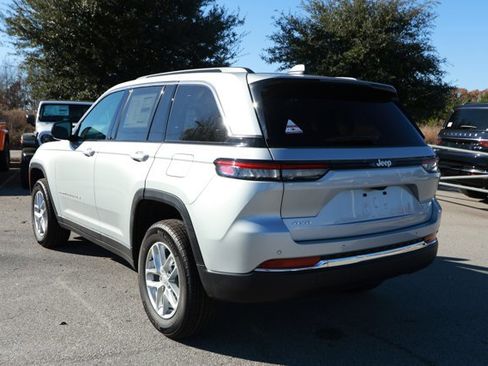 New 2025 Jeep Grand Cherokee Laredo X image 8