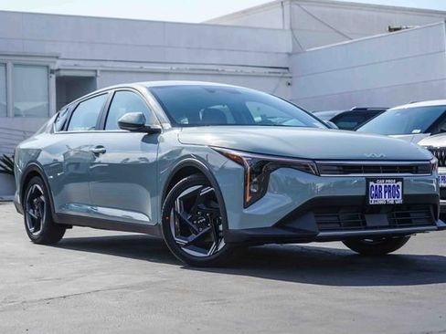 New 2026 Kia K4 EX image 2