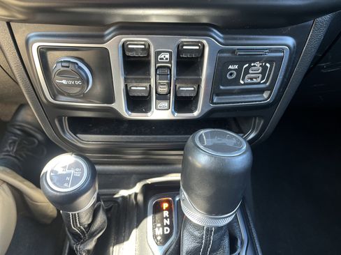 Used 2022 Jeep Wrangler Unlimited Sahara w/ Cold Weather Group image 28