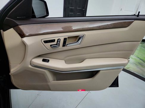 Used 2014 Mercedes-Benz E 350 Sedan image 30