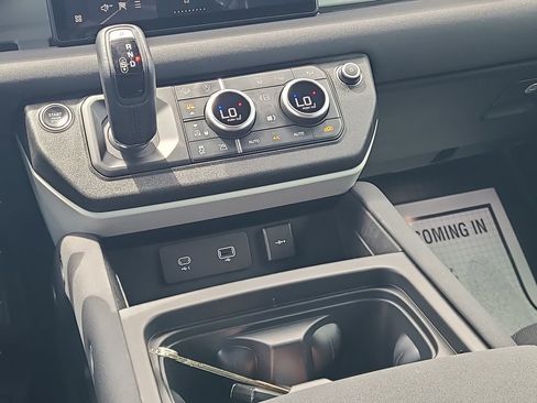 Used 2023 Land Rover Defender 110 X-Dynamic SE AWD/4WD image 15