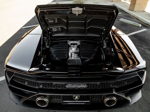 Used 2023 Lamborghini Huracan EVO image 21