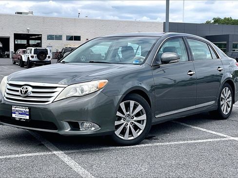 Used 2011 Toyota Avalon Limited FWD image 3