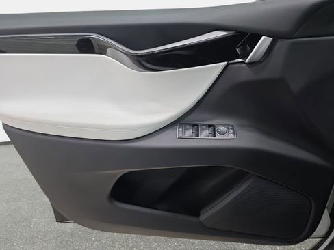 Used 2018 Tesla Model X P100D image 25