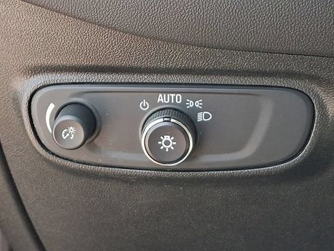 Used 2019 Chevrolet Equinox LS FWD image 9