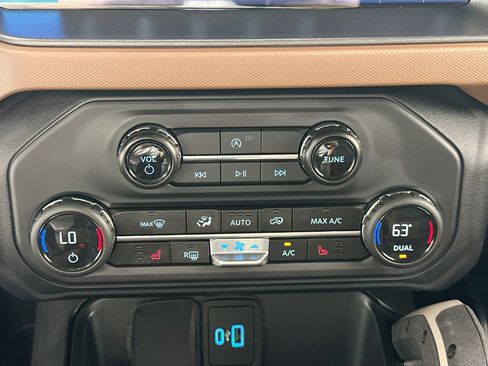 Used 2024 Ford Bronco Outer Banks image 16