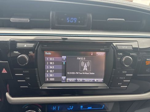 Used 2014 Toyota Corolla LE image 21