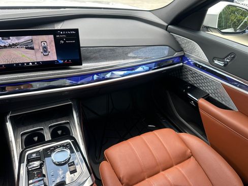 Used 2025 BMW 740i w/ Executive Package RWD image 29