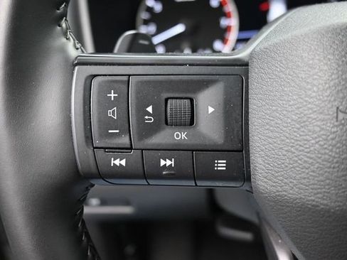 Used 2025 Nissan Rogue SV AWD/4WD image 31