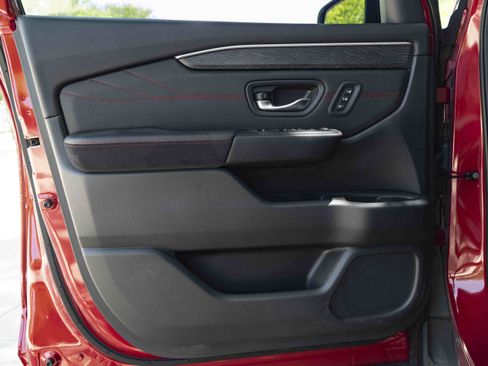 Used 2026 Honda Pilot Black Edition image 38