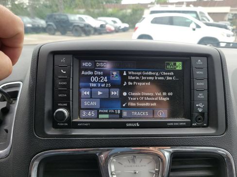 Used 2014 Chrysler Town & Country Touring w/ Driver Convenience Group FWD image 25
