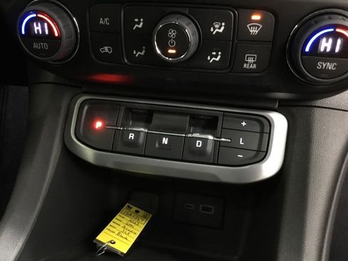 Used 2023 GMC Acadia SLE w/ Driver Convenience Package image 26