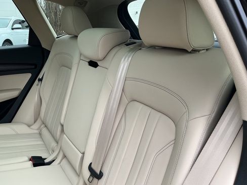 Used 2023 Audi Q5 2.0T Premium w/ Convenience Package image 14