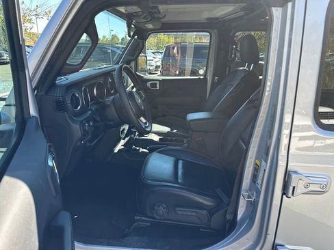 Used 2023 Jeep Wrangler Unlimited Sahara image 9