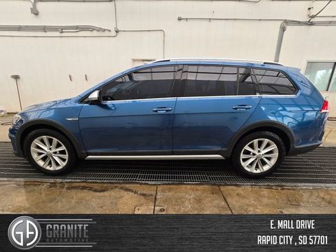 Used 2019 Volkswagen Golf Alltrack SEL image 2