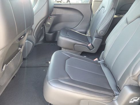 New 2026 Chrysler Pacifica Select FWD image 9