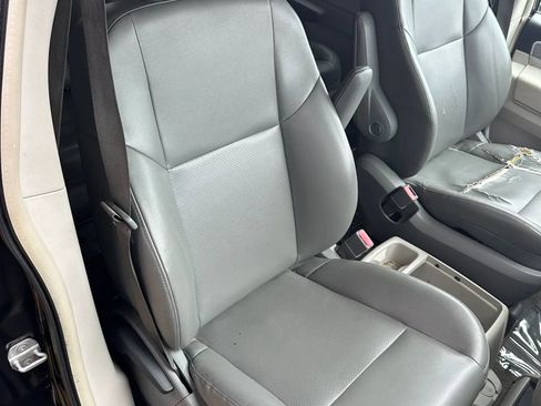 Used 2011 Volkswagen Routan SE FWD image 12