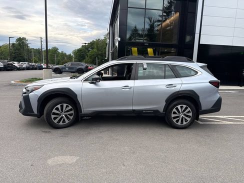 Used 2024 Subaru Outback AWD/4WD image 2