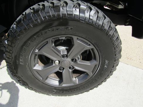 Used 2018 Jeep Wrangler Unlimited Rubicon AWD/4WD image 11