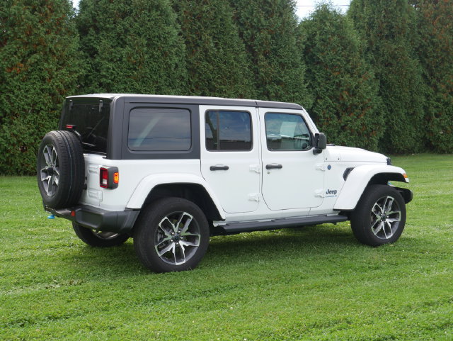 Used 2024 Jeep Wrangler Unlimited w/ Convenience Group AWD/4WD image 9