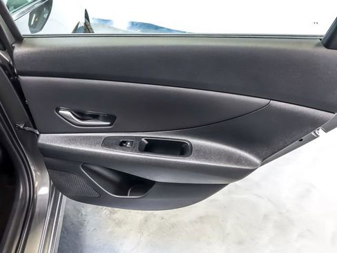 Used 2025 Hyundai Elantra SEL image 29