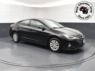 Used 2019 Hyundai Elantra SE image 1