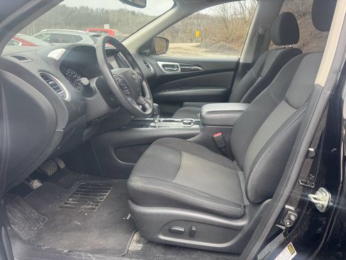 Used 2019 Nissan Pathfinder SV image 16