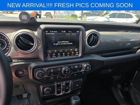 Used 2023 Jeep Gladiator Overland w/ Trailer Tow Package image 11