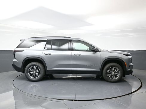 New 2026 Chevrolet Traverse LT w/ Driver Confidence Package image 2