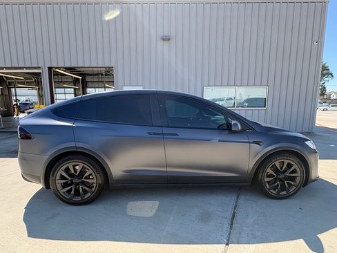 Used 2023 Tesla Model X Standard Range image 9