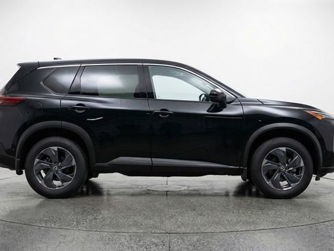 Used 2025 Nissan Rogue SV image 11