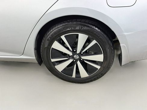Used 2021 Nissan Altima 2.5 SV w/ SV Premium Package FWD image 32