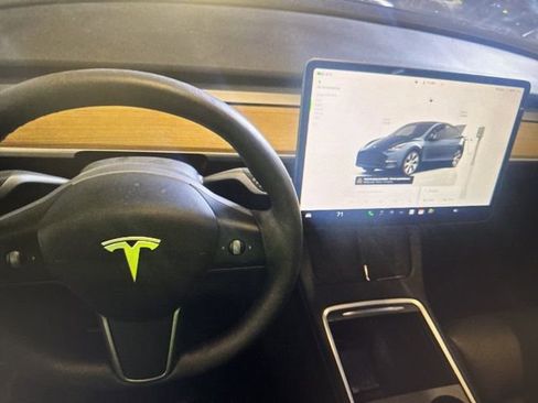 Used 2024 Tesla Model Y Long Range image 8