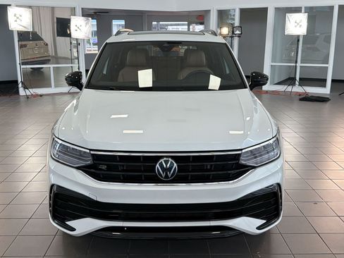 Used 2024 Volkswagen Tiguan SE R-Line FWD image 6
