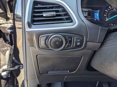 Used 2024 Ford Edge SEL w/ Sport Appearance Package image 24