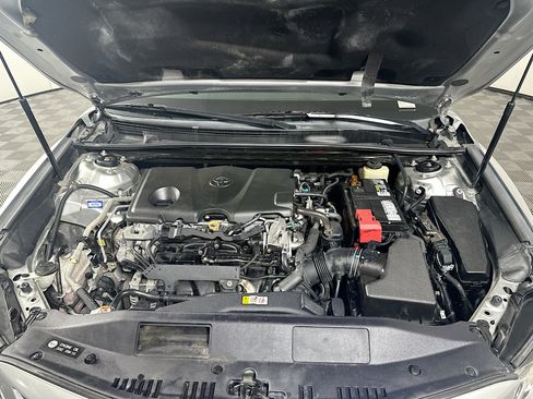 Used 2018 Toyota Camry SE w/ Moonroof Package image 33