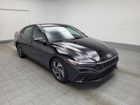 Used 2025 Hyundai Elantra Sport FWD image 13