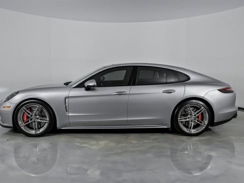 Used 2017 Porsche Panamera Turbo image 8