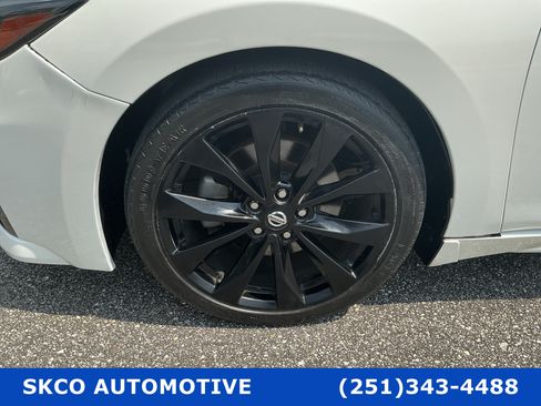 Used 2020 Nissan Maxima SR w/ Sport Mat Group FWD image 9